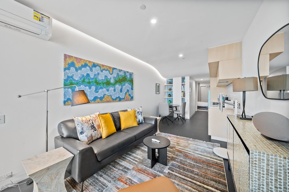 Stylish Studio in Acton With Stunning Water Views