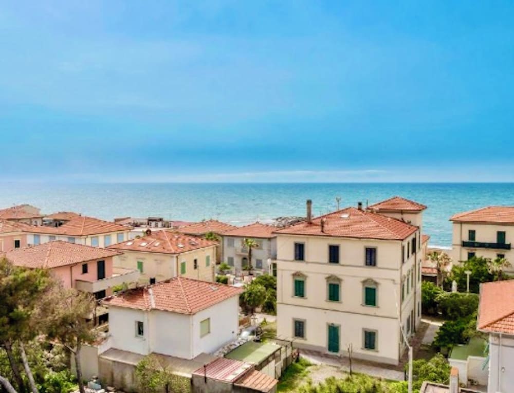Hotel in Cecina just 100 mt from the sea view 2
