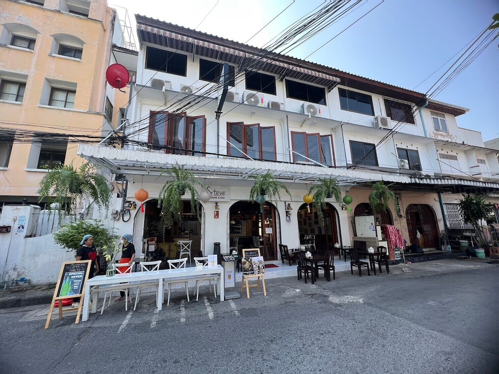 Steve Lady Hostel - Image 1