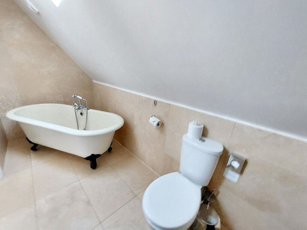 3 Bedrooms - 2 Bathrooms - Parking - Dog Friendly - Wifi - Nr Bamburgh & Berwick
