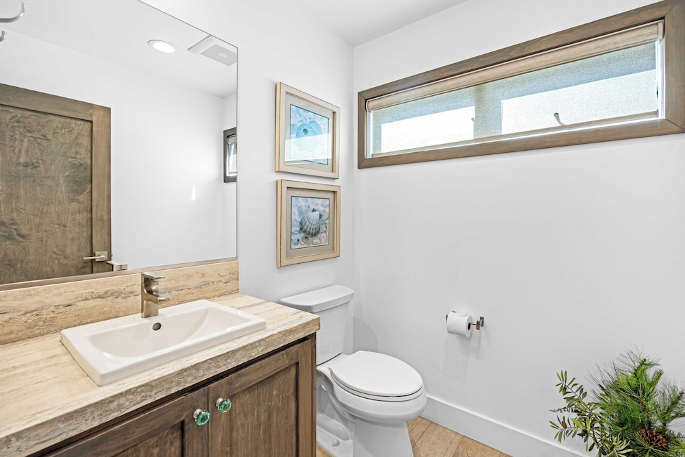 200 East Balboa Oceanview Rooftop Steps to Sand, Pier, Boardwalk & Dining