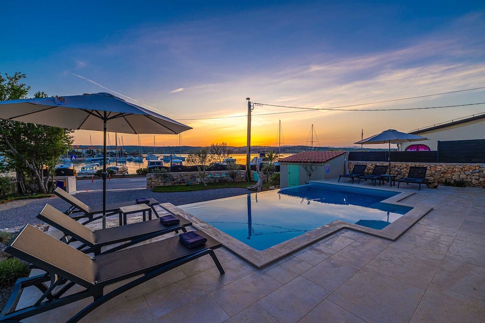 Villa Beachfront With 4 Bedrooms and 3 5 Bathrooms