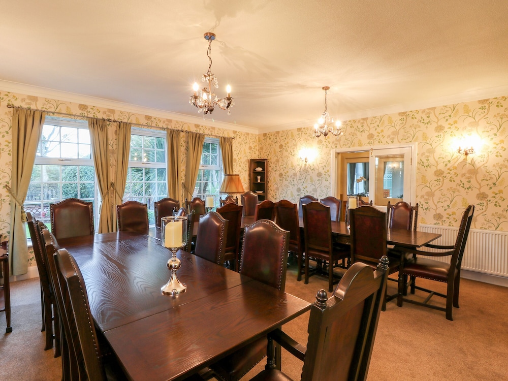 Yardley Manor