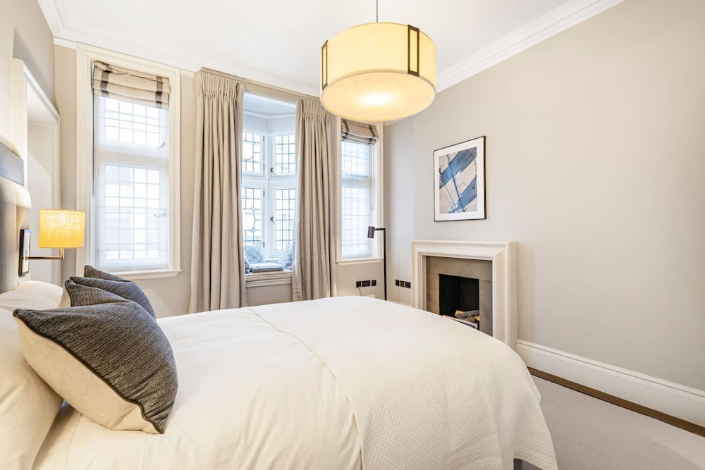 Mayfair Home Private Parking Central AC