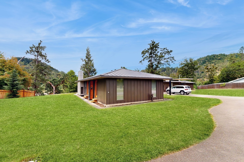 Home w/ Stunning River Views & Nearby Attractions