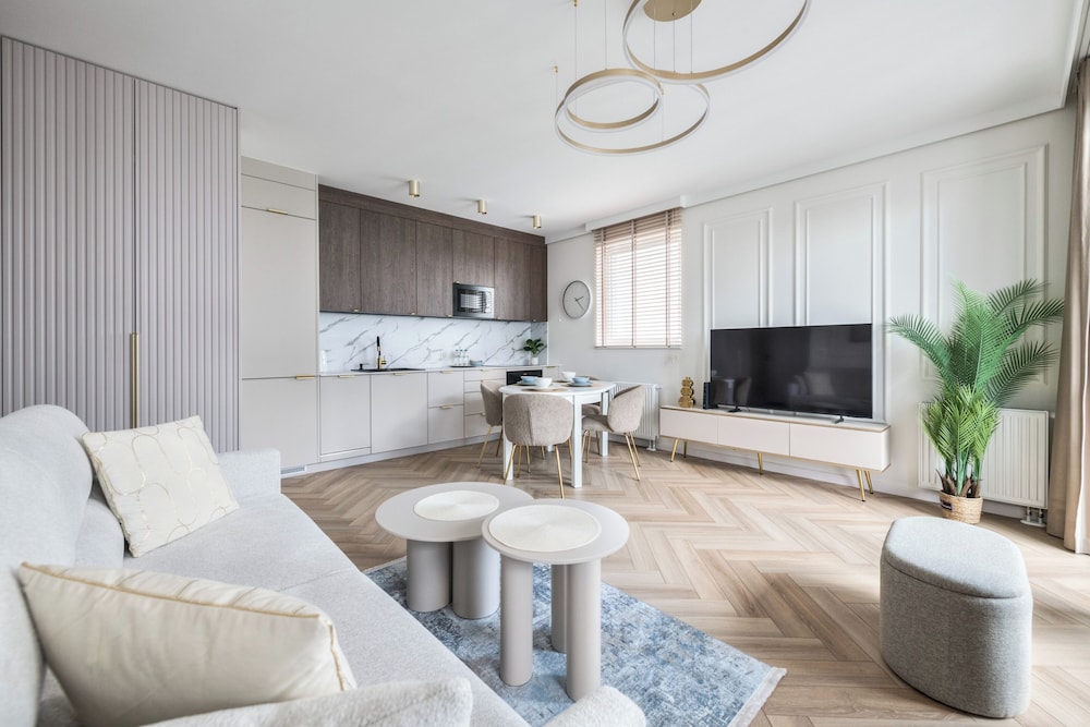 Horizon 170 Deluxe by Grand Apartments