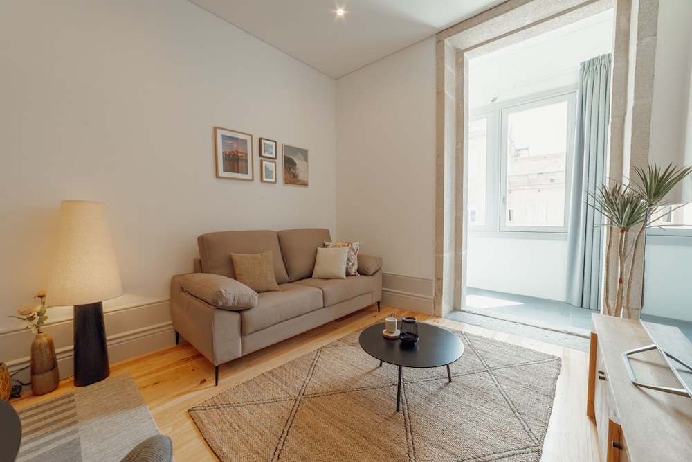 Heart OF Porto Apartment D by Vacationy