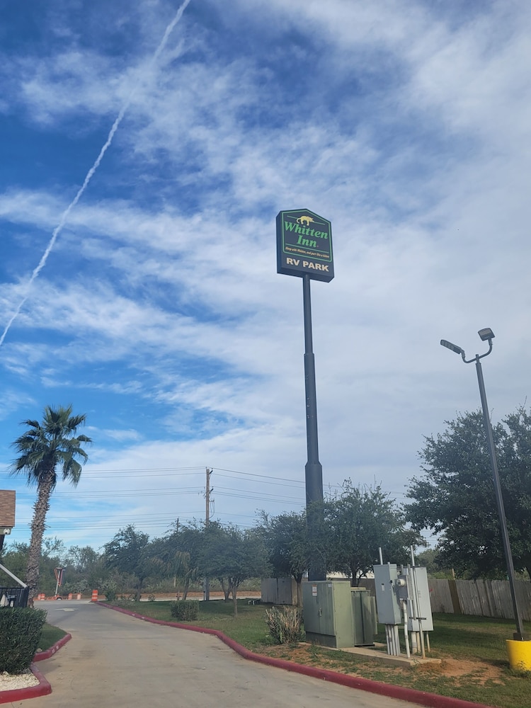 Cotulla Whitten Inn