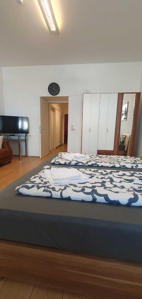 Comfortable 1BR Apartment Near Center