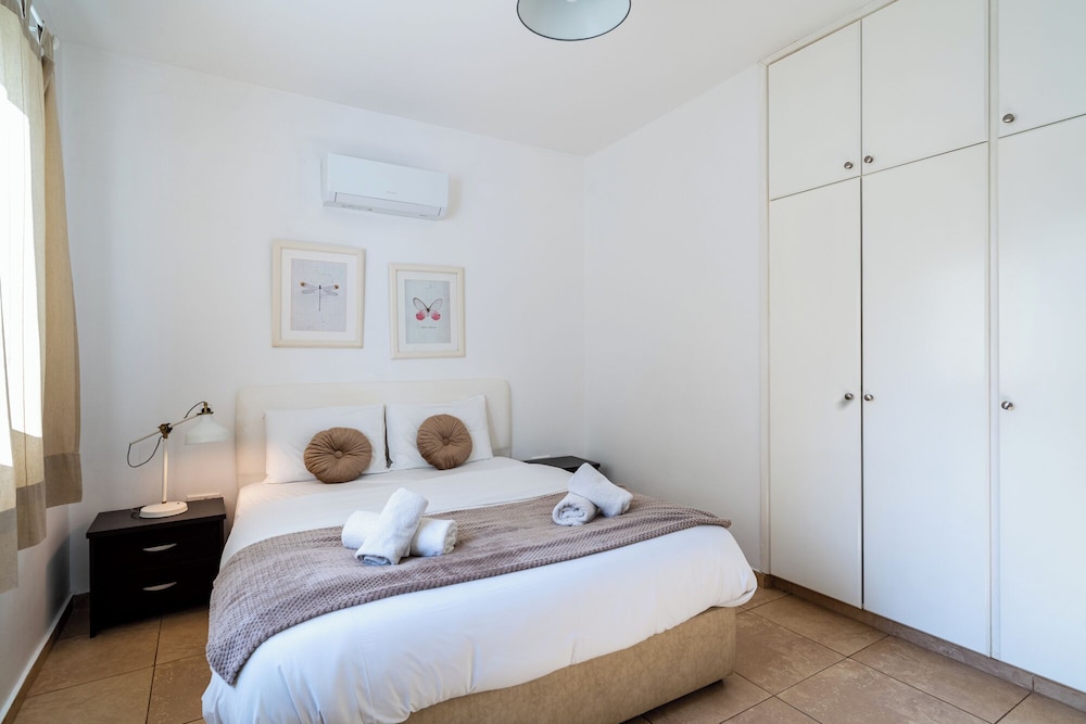 Levante - 2-BR Apt. & Terrace in Larnaca