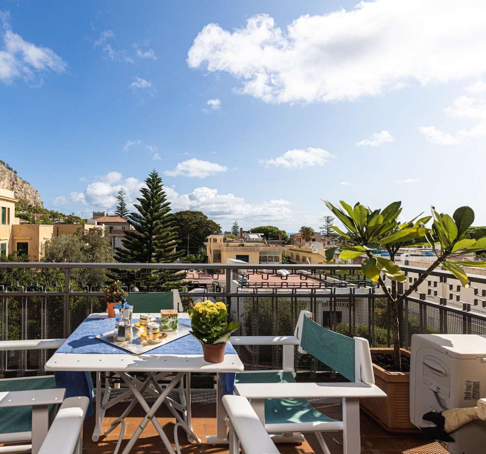 Olga s Apartment in Mondello by Wonderful Italy
