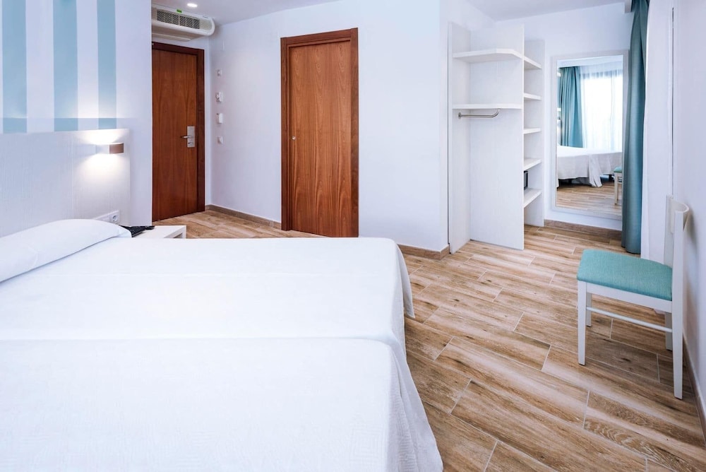Pineda De Mar Vacations - Hotel Merce - Property Image 2