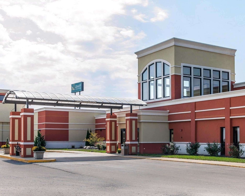 Mattoon Vacations - Quality Inn  Suites - Property Image 28