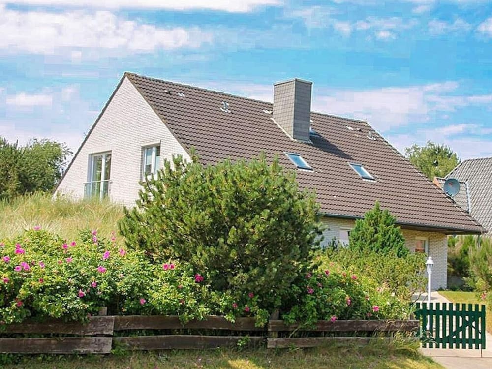 Weisses Dunenhaus