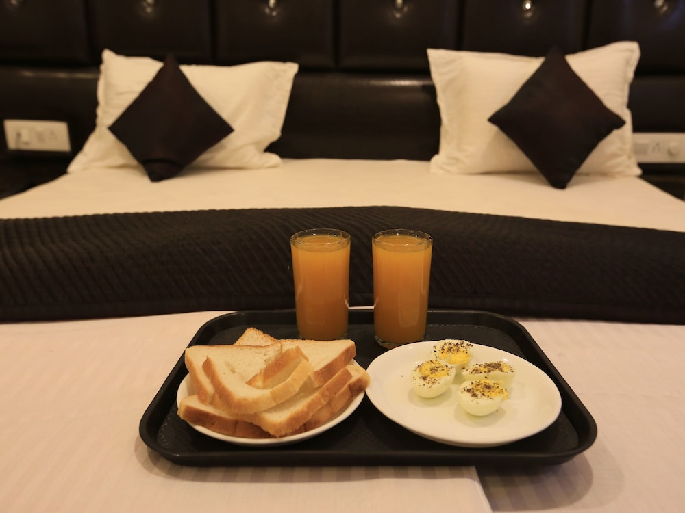 OYO Rooms 158 Gomti Nagar Kathota Jheel