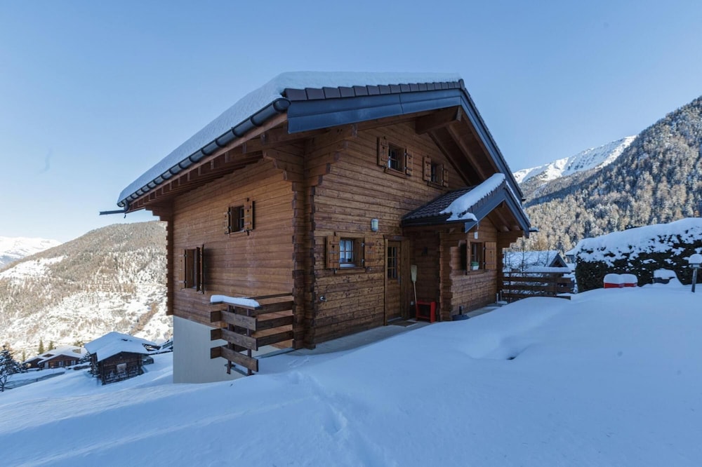Montebello - Cozy Classic Swiss Chalet With Stunning Views