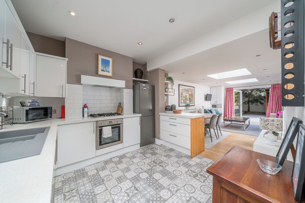 2Bedroom flat with garden in Battersea