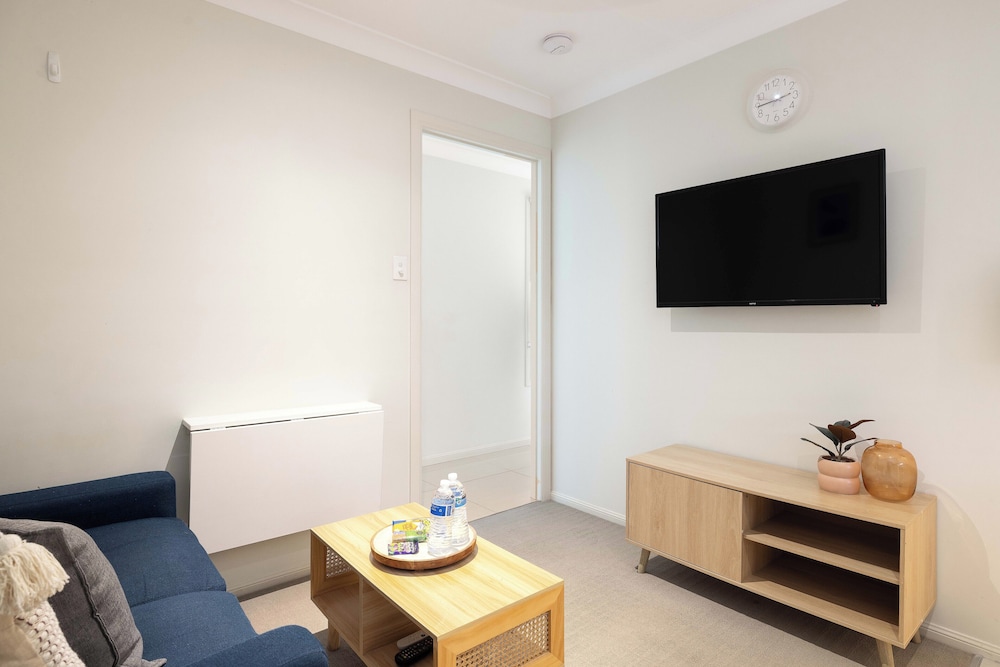 Smart Suites Self Check-in Apartments - 144 Dixon