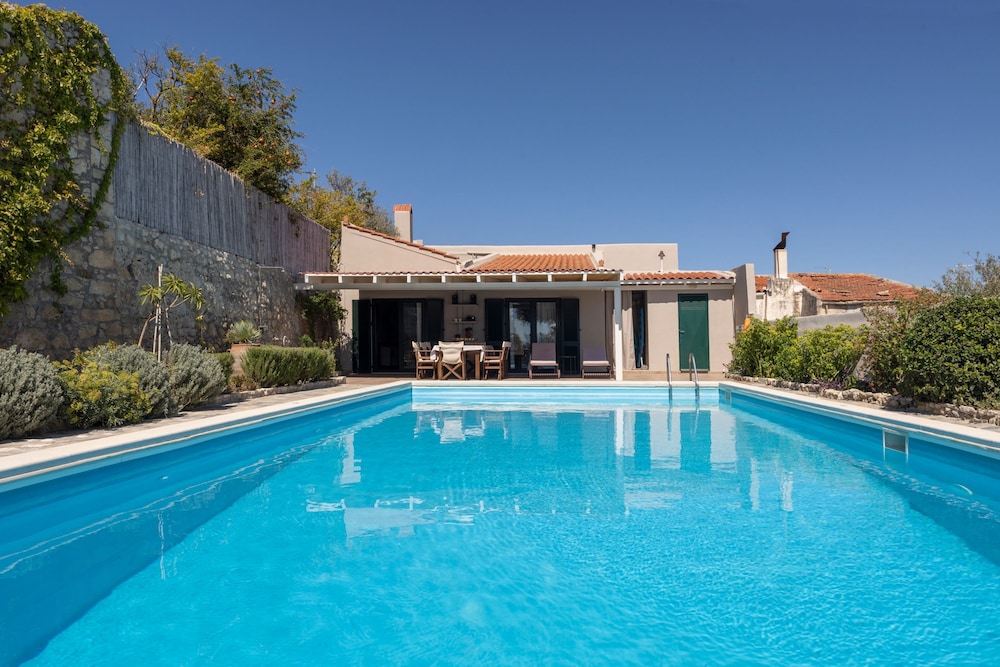Villa Helidona With Private Pool