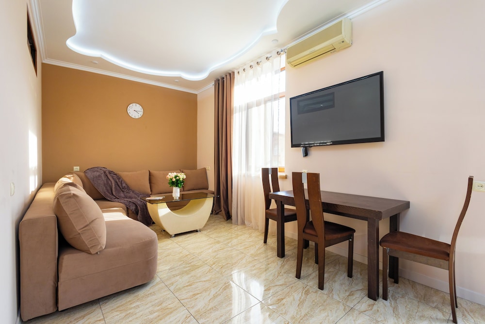 Apartment by Luxe Group AM104