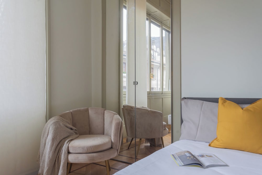 Garibaldi's Balcony by Rent all Como