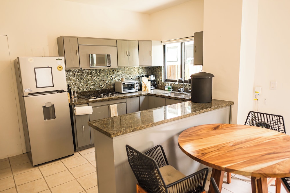 Grand Villa w Private Patio & Parking