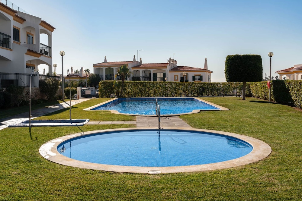 Lily Fabulous 1 BED APT With Roof Terrace Pool