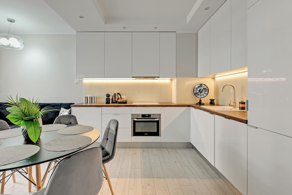 Aura - Riverside & Parking by Downtown Apartments