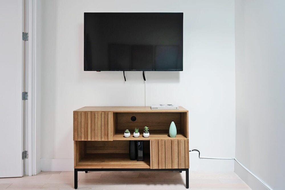 48 Midtown West Apt