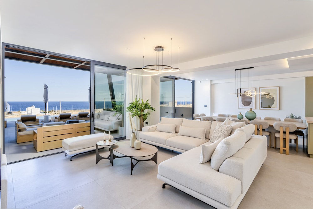 Villa Luxury Heaven - With Heated Pool