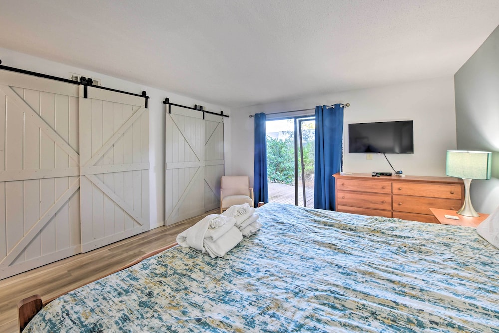 Pool Access + Pet Friendly: Condo in Hilton Head