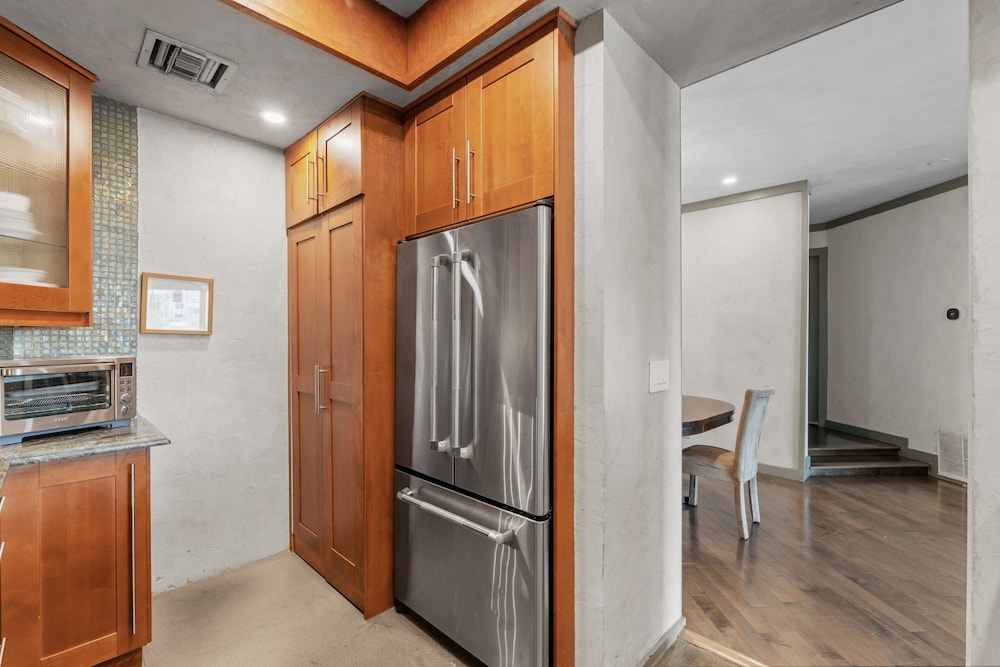 Stylish Westwood Condo
