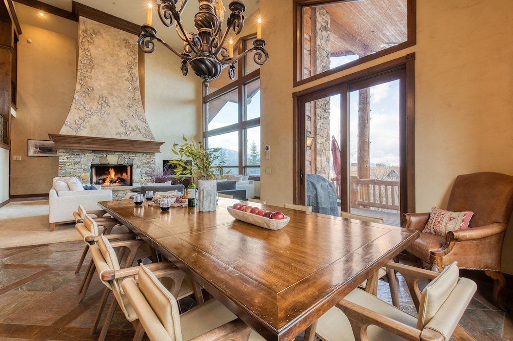 High Meadow by Avantstay Alpine Views w Indoor Pool Hot Tub Open Floor Plan