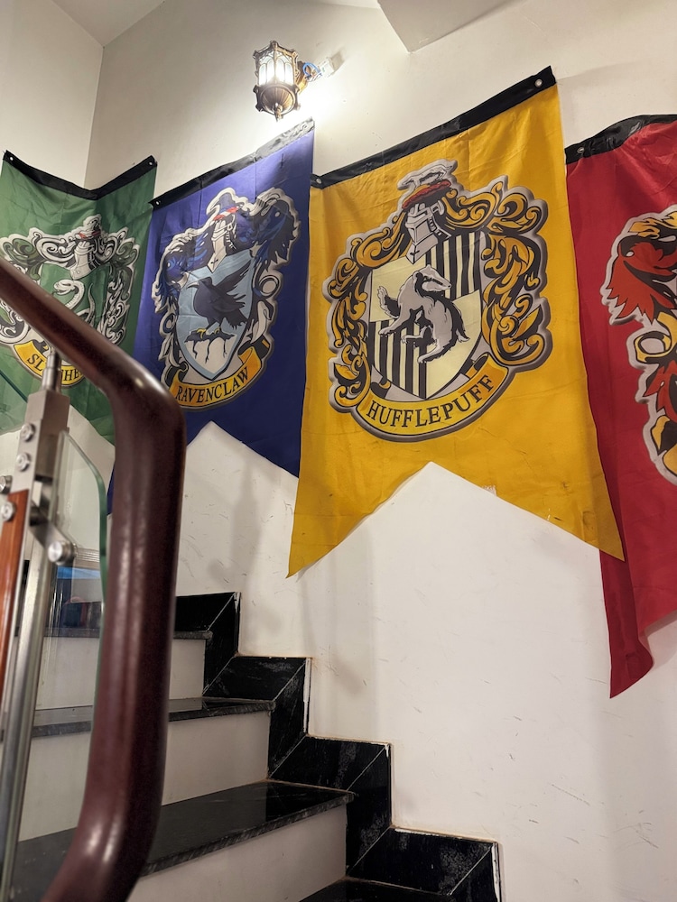 The Hidden Hogwarts - Nearly Bui Vien