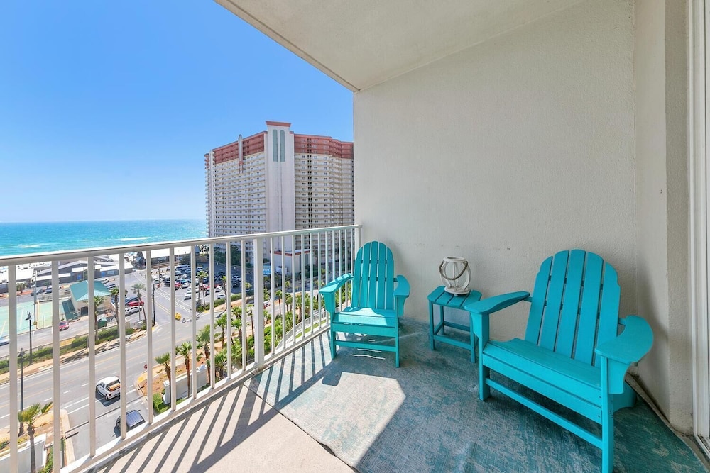 Laketown Wharf 827 - Life's A Beach