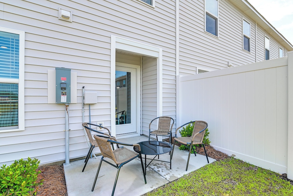2 Mi to Shore: Newly Built Surfside Beach Gem