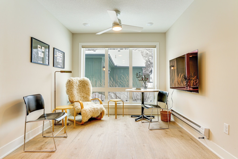 < 1/2 Mi to Downtown: Quiet Northfield Apartment