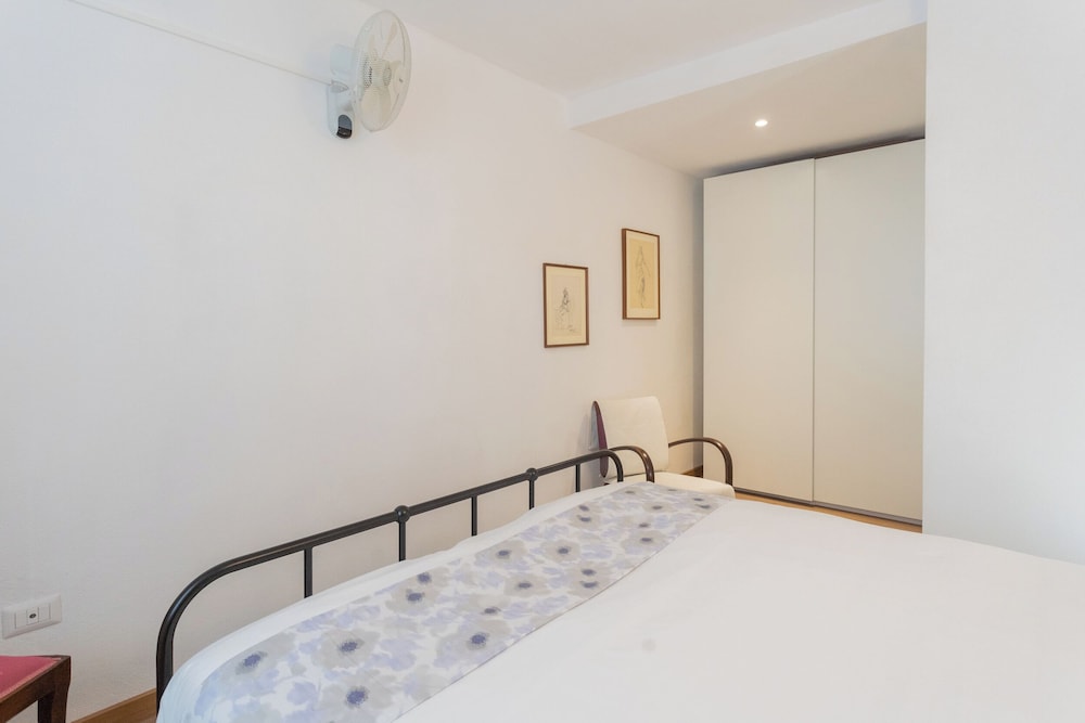 Da Pia in Historycal Como City Centre by Rent all Como