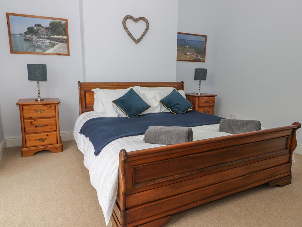 8 Wilton Road view 3