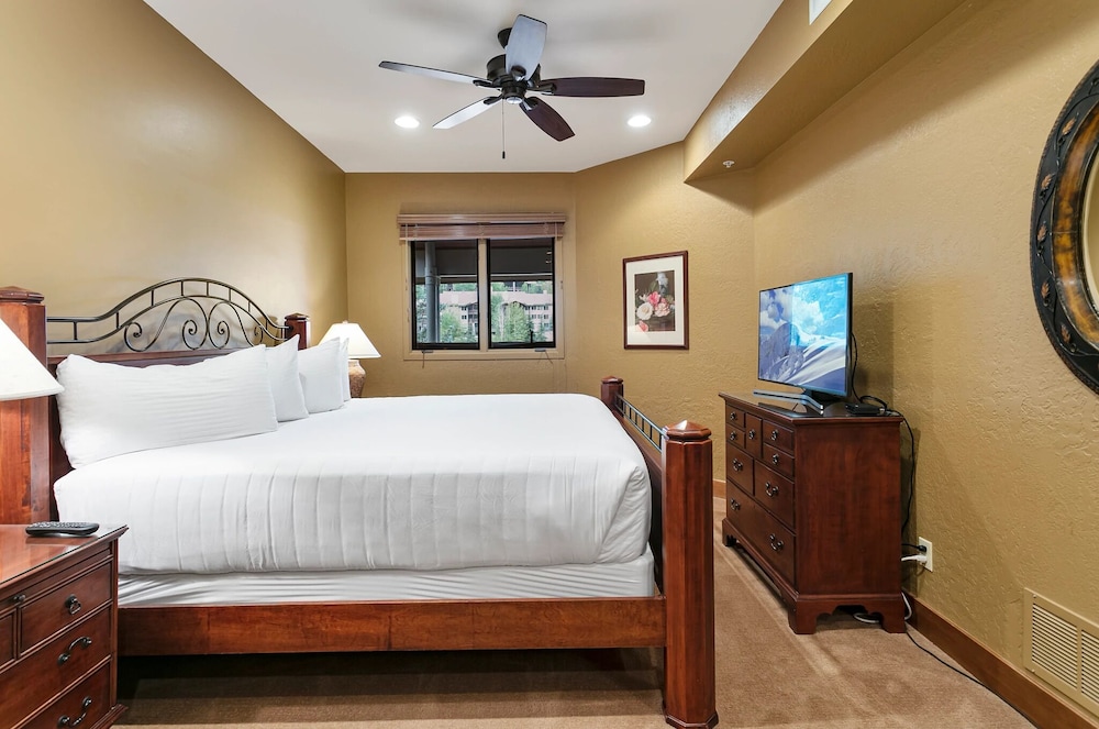 Powder Run at Deer Valley Resort - Four Bedroom Condo with Hot Tub #A32 4 Condo