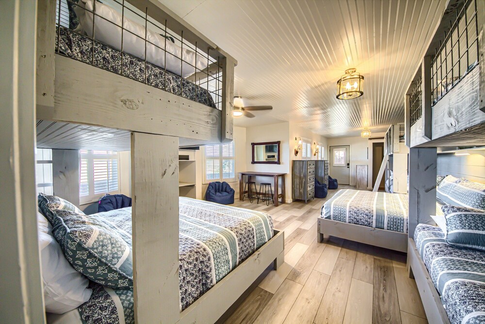 Cypress Ridge Cl 1181 5 Bedroom Home by RedAwning view 2