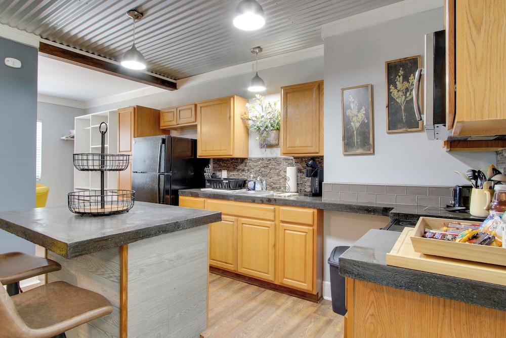 Commuter-friendly Rental Unit in Greenwood!