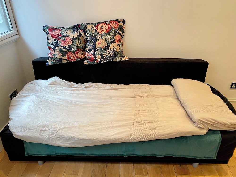 London Oasis - 2 Bedroom Apartment