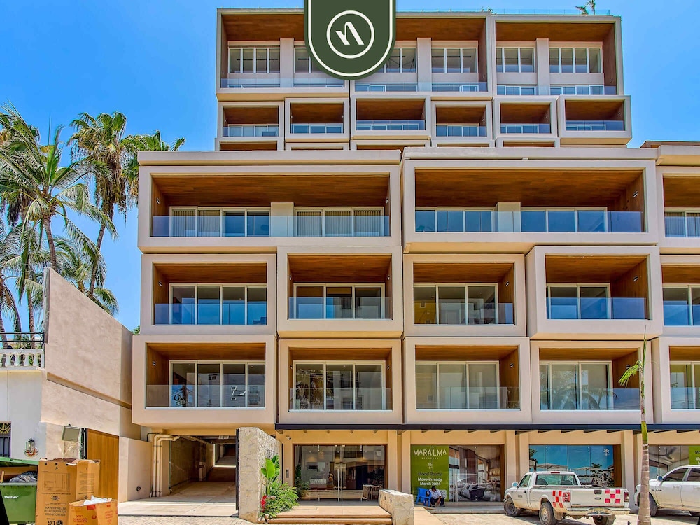 New 1 BR Condo With Amazing Rooftop Pool - Jacuzzi