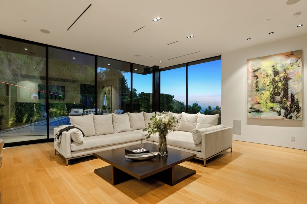 Belfast Estate - Mid-century Meets Modern - Luxe Poolside Villa