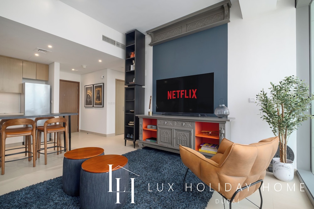 LUX 52 42 Deluxe Marina View Suite 3