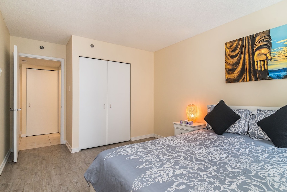 Quartier des Spectacles Appartments - Image 2