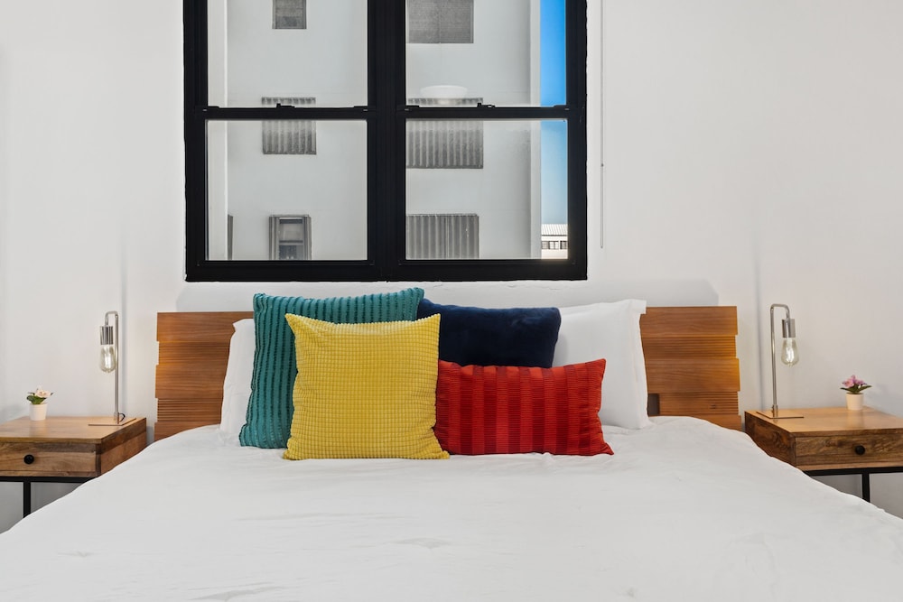 Otium Stay Steps From the Beach City Views Pet Friendly