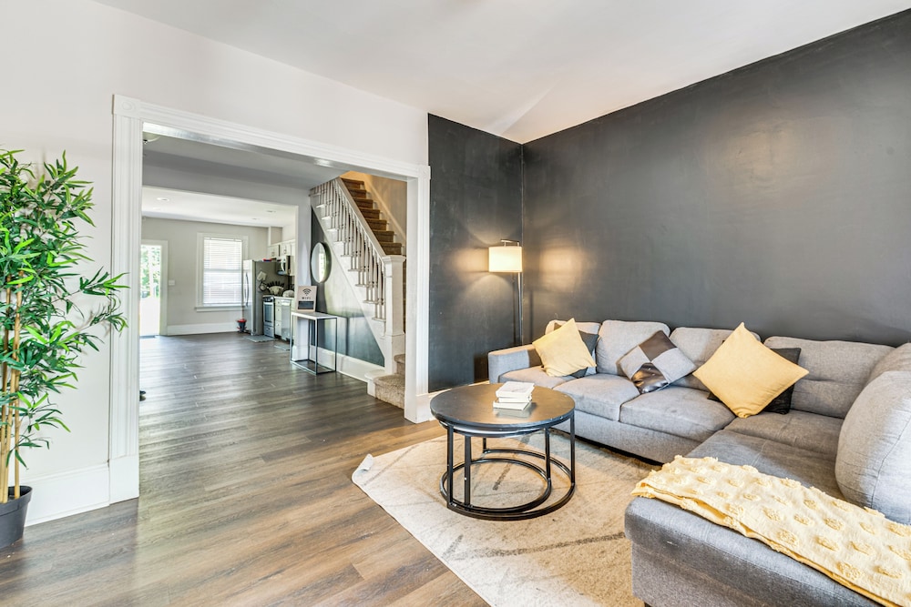 1 Block to Main Street: Dtwn Stroudsburg Townhome!