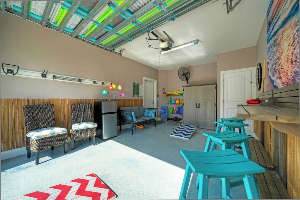 Sleeps 23, 2 Beachside Homes Resort Pool, Walk to the Beach, Balcony + Yard